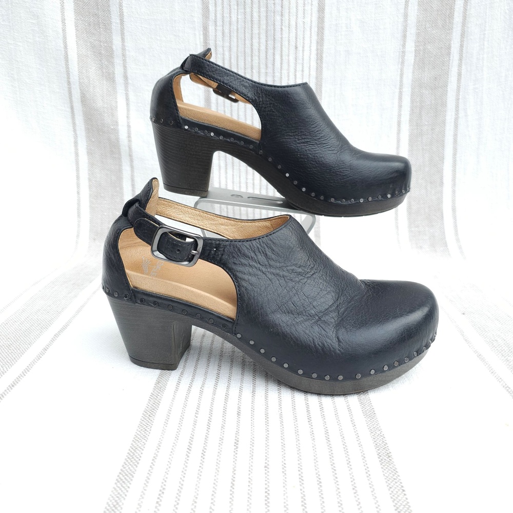 Dansko Sassy Clog Heels Womens 7 EU 37 Black Leather Studded Cutout Chunky